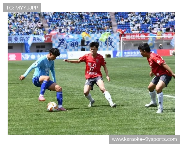 网坛最新战况：明星选手激战大满贯赛场精彩瞬间揭秘